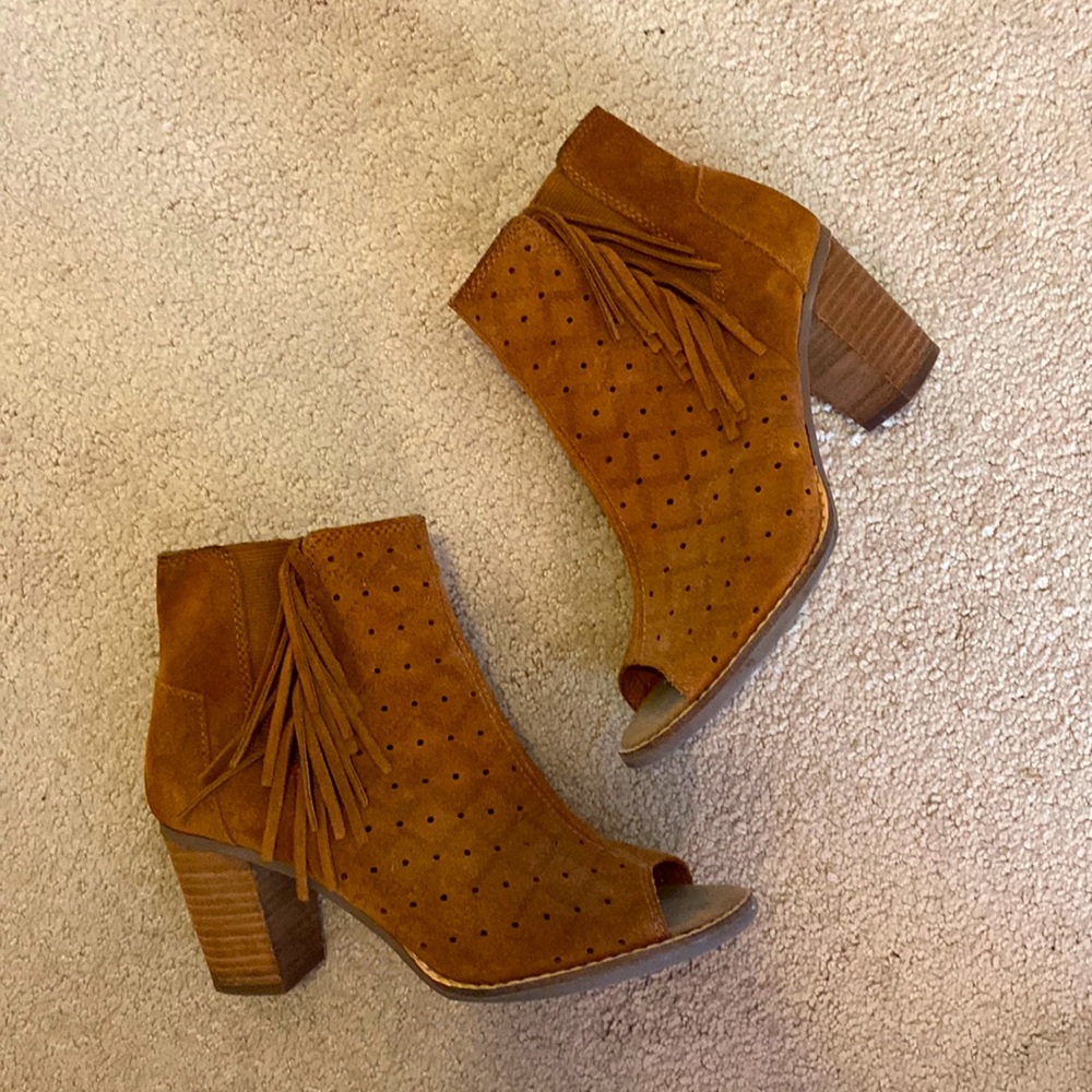 TOMS Majorca Bootie Cinnamon Suede Perforated Fringe Ankle Size 6.5